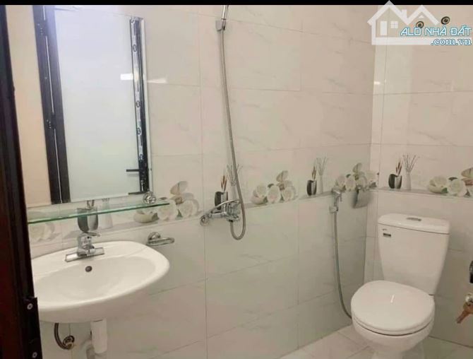 Cho thuê nhà nguyên căn tại Vũ Tông Phan, phường Khương Trung,  quận Thanh Xuân. DT 35m2 - 3