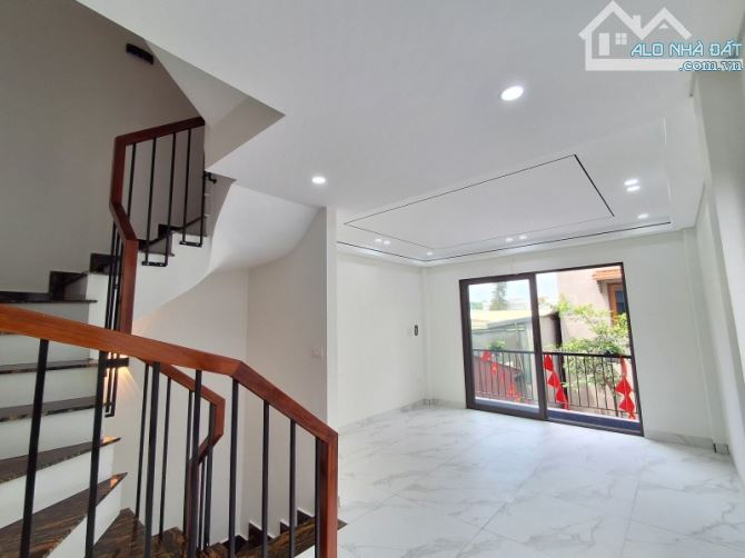 Bán nhà Vũ Xuân Thiều,Sài Đồng 6 tầng,30m,mt4m ngõ nông nhỉnh 6 tỷ - 3