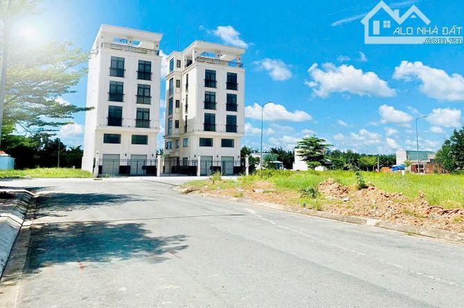 chủ bán gấp lô view hồ ở KDC Tân Đô DT 105m2 (5x21) SHR, full thổ, xây dựng tự do - 4