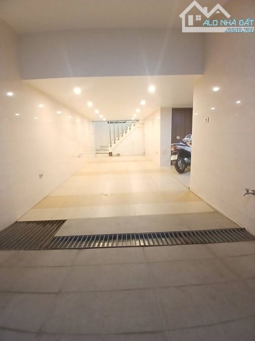 BIỆT THỰ SONG LẬP DƯƠNG NỘI, HÀ ĐÔNG - 4 TẦNG NỔI 1 HẦM, THANG MÁY XỊN - VỈA HÈ ÔTÔ TRÁNH - 4