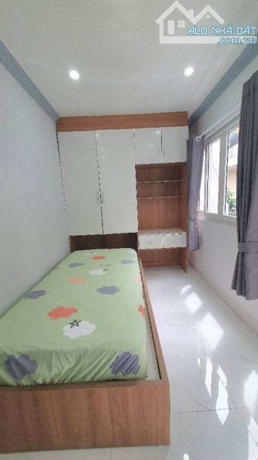 Nhà 3 tầng, 4PN, 3WC - 32m2 ( 4.25 x 8 ) dọn vào ở ngay. - 4