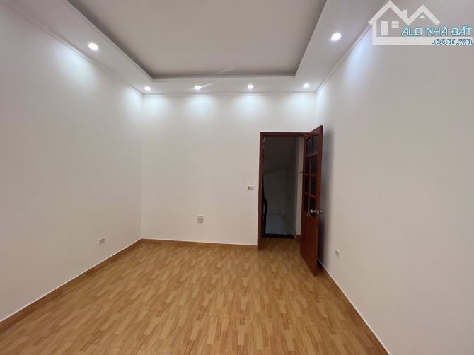 Chỉ 6 tỷ và thấp hơn- có nhà Lụa VẠN PHÚC- 4 tầng- Xinh thoáng- Ô tô gần uỷ ban - 4