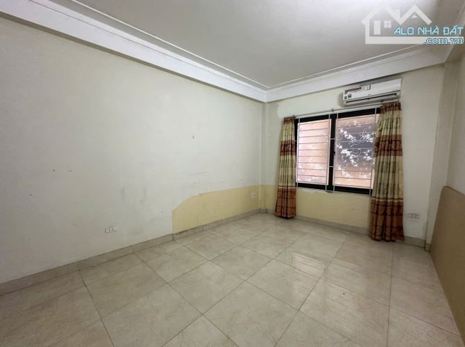 Cho thuê văn phòng Kim Giang, 64 m2/tầng, chia 2 phòng làm việc, phù hợp vp, kinh doanh on - 4