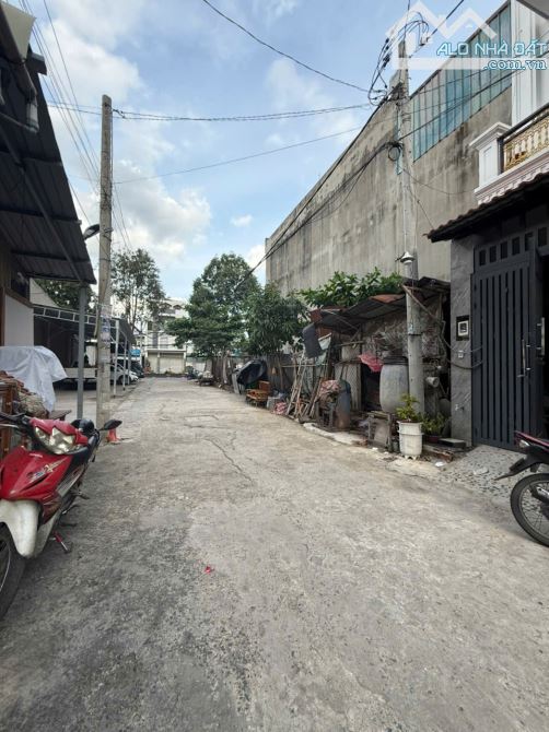Bán nhà 3 tầng DT 8x20 - Căn góc 2 mặt tiền đường Lê Thị Riêng rộng 30m - Cách QL1A 900m - 4