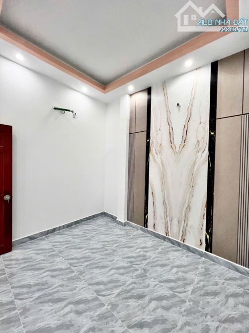 NHÀ MỚI 2 TẦNG - GẦN NGAY NGÃ 4 BỐN XÃ -4X10M - HẺM XE HƠI - CHỈ HƠN 4 TỶ - 4