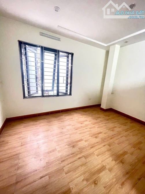Hạng xịn! Quan nhân lô góc, xây mới gần phố- vừa ở vừa kinh doanh. Nhỉnh 6 - 4