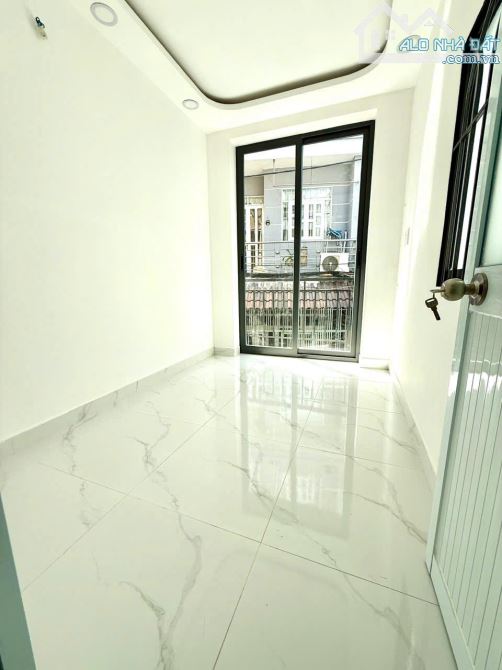 Bán nhà đẹp mới 3 mặt tiền hẻm Nguyễn Thị Tần - - 4