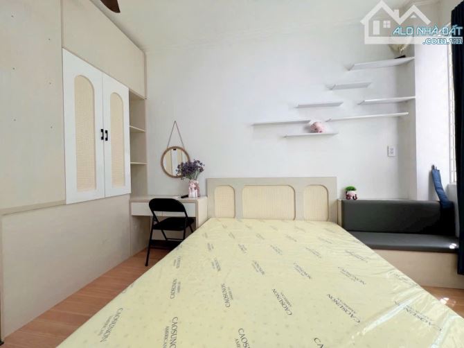 CĂN HỘ TÁCH BẾP FULL NỘI THẤT CỬA SỔ NGAY QUẬN 1 - 4
