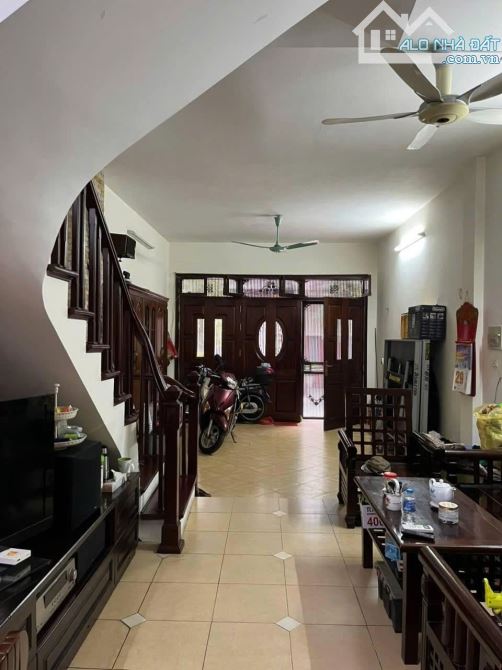 Hàng hiếm Xuân La- mặt ngõ lớn ô tô chạy quanh, vỉa hè kinh doanh. 60m*4t, mt 4.5m, 24.5t - 4