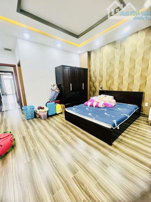 Mặt tiền gần Nhà thờ PhaoLô - 4 tầng - 4,5m x 20m - 4PN - Chi phí xây dựng 3 tỷ - 4