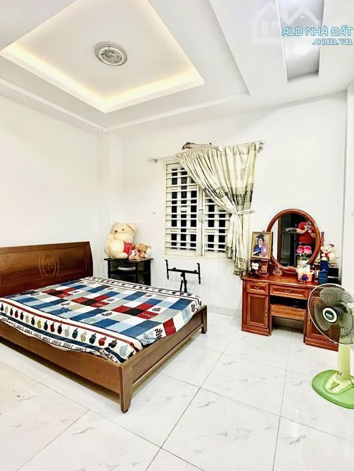 Mặt tiền gần Trần Văn Kiểu - Chợ Lớn - 4 tầng - 4m x 17m - 4PN - Ngay công viên - 4