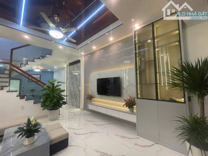 Bán nhà 4 tầng thiết kế trẻ chung hiện đại ngõ vũ hựu, thanh bình, hải dương - 4
