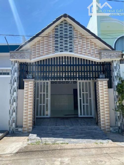 Bán gấp căn nhà cấp 4, SHR, 123,6m2, Tân An Hội, Giá chỉ 830 Triệu. Vị Trí: Trần Thị Dư, X - 4