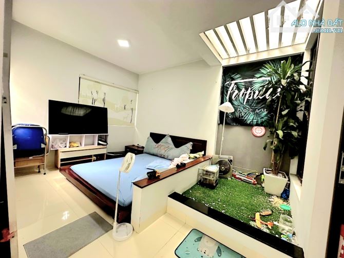 BÁN NHÀ MỄ TRÌ: NHÀ 5 TẦNG - LÔ GÓC - NGÕ THÔNG - VF6 ĐỖ CỬA, VÀO NHÀ - CHỈ 7.95 TỶ! - 4