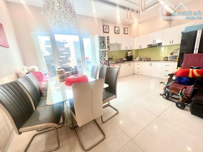 💥 Nhà 4 tầng, KDC Phước Kiển, Đường 12m, xe hơi đậu trong nhà, Chỉ 8,1Tỷ - DT: 6x14m - 4