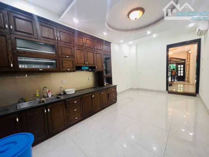 BÁN NHÀ HOÀNG CẦU - QUẬN ĐỐNG ĐA - PHÂN LÔ - VỈA HÈ - DT 60M X 4 TẦNG - MT 4M - 4