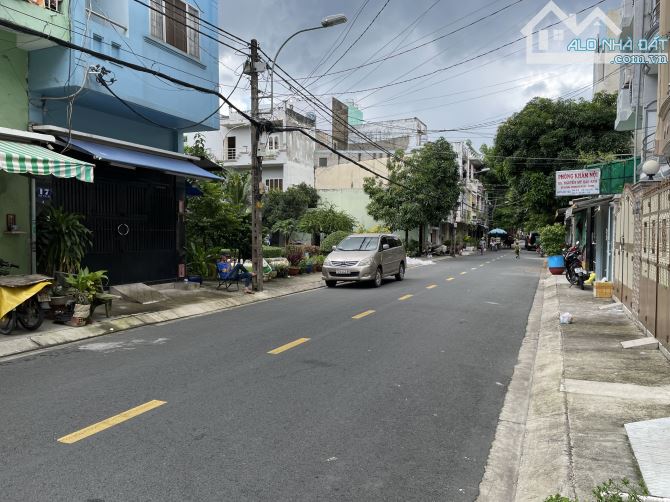 🏵Nội thất gỗ tỷ đồng 🏵mt đường số 28 - Bình Phú 1,F. 10,Q.6 (4x18m) 4 tầng chỉ 12.5 tỷ - 4