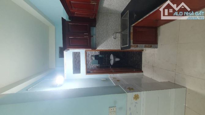 Ngay ngã 5 chuồng chó, 2 tầng, 3 phòng ngủ, 4m x 9m, hẻm 3m - 4
