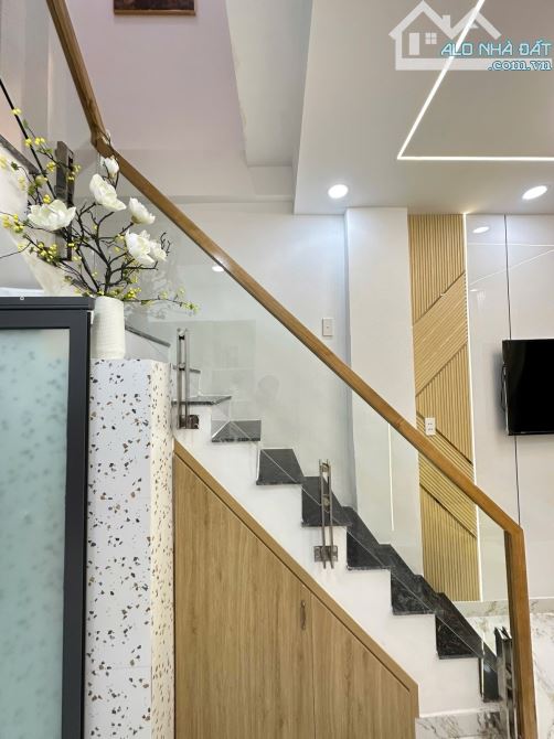 Hẻm 8m ngay Chợ hoa Hồ Thị Kỷ. Q10. 3 tầng mới tinh. 2PN. 3WC. Chỉ hơn 4đ. - 4