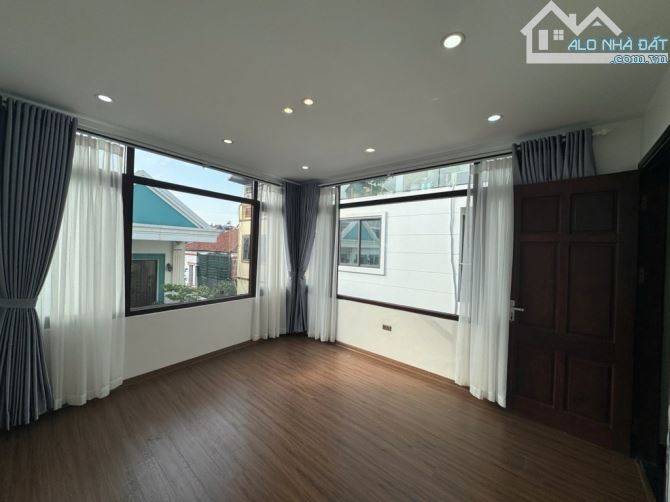 Bán nhà phố Đức Giang 48m2-4T-hơn 10 tỷ, lô góc,ô tô tránh, gần chung cư An Quý Hưng - 4