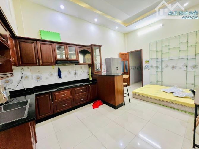 Khu VIP 7A Thành Thái. Q10. Ô tô vào nhà. 64m2. Ngang 4m. 4 tầng. 8PN. Giá 17,x tỷ TL - 4