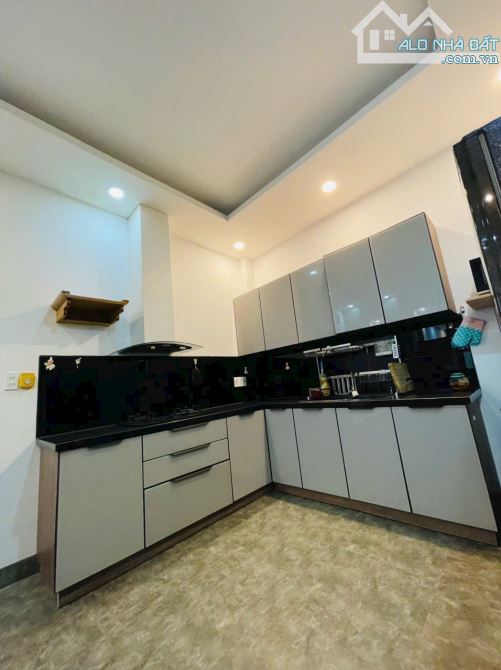 BÁN NHÀ ĐẸP 3 TẤM Q4 VỊ TRÍ 1/ SÁT MT GIÁ 5 TỈ NHĨNH DT 3,5*15 DÂN CƯ GIÁP Q1 HÀNG HIẾM - 4