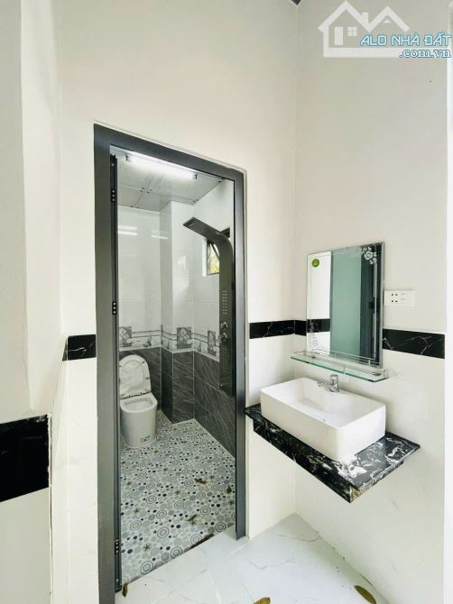 Cần bán căn nhà thiết kế Tân Cổ điển ngay gần cty ChangShin, giá 2ty150 Diện tích 5×20 - 5