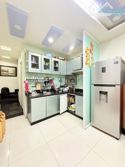 Khu Vip Đường Bành Văn Trân Tân Bình, 5 tầng btct 4pn, 107m2 Giá chỉ 5.5 Tỷ - 5