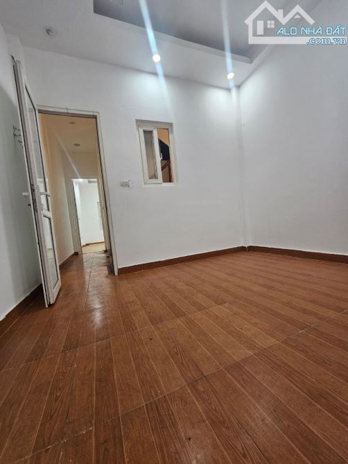 Đông Dư-Cạnh 379 Cầu Thanh Trì-4 Tầng x 31m- Nhà mới ở luôn - Trung Tâm Dân Cư chỉ hơn 4tỷ - 5