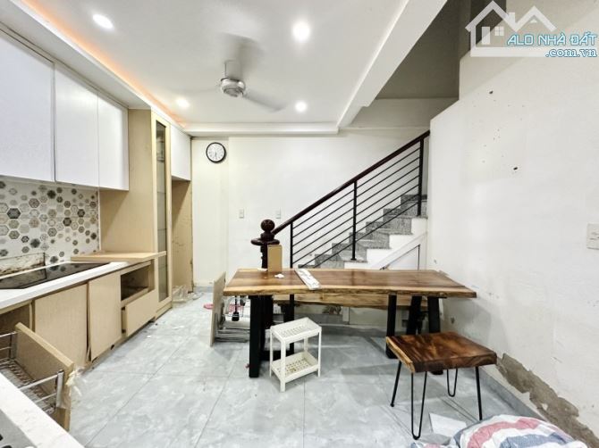 BÁN NHÀ GIÁP Q1 - NGUYỄN CỬU VÂN, P17, BÌNH THẠNH - 5 TẦNG 3PN – GIÁ CHỈ 5.35 TỶ - 5