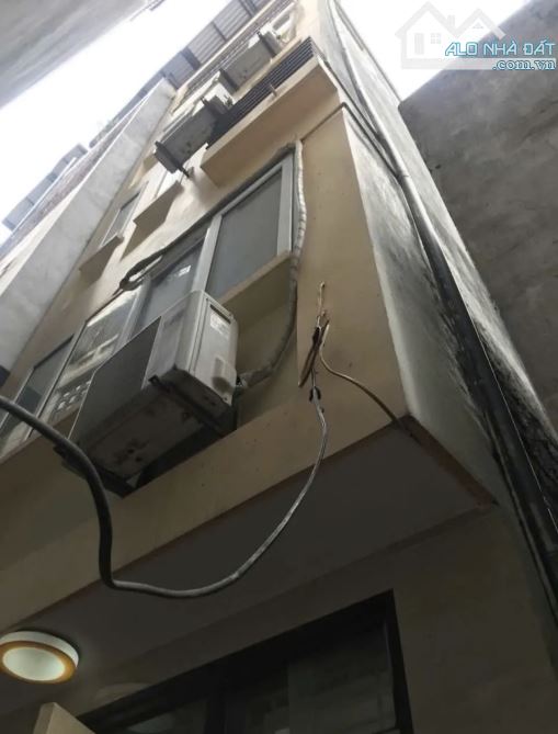 BÁN NHÀ CẦU GIẤY. Lô góc thoáng mát. DT: 31m, 5 tầng chắc chắn. Giá: 7,5 tỷ - 5
