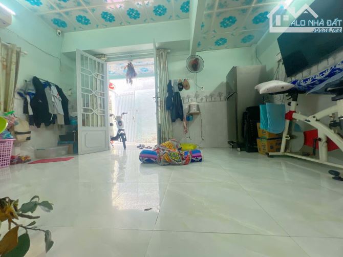 HẺM 1 SẸT - Cách mặt tiền đường 50m Q4 NGANG 11 DÀI 5,5 CÓ 4 TỶ - 5