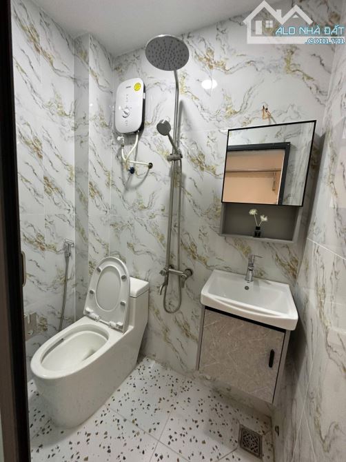 Hẻm 8m ngay Chợ hoa Hồ Thị Kỷ. Q10. 3 tầng mới tinh. 2PN. 3WC. Chỉ hơn 4đ. - 5
