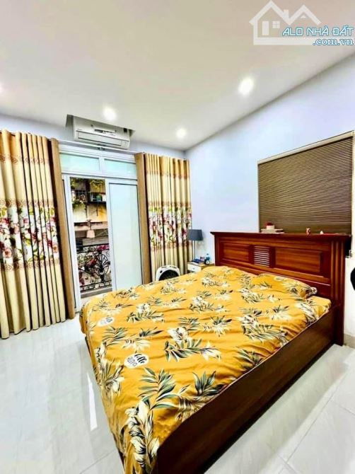 Phạm Ngọc Thạch - Oto đỗ cửa, ở ngay - 40m*5T - 15 Tỷ - 5