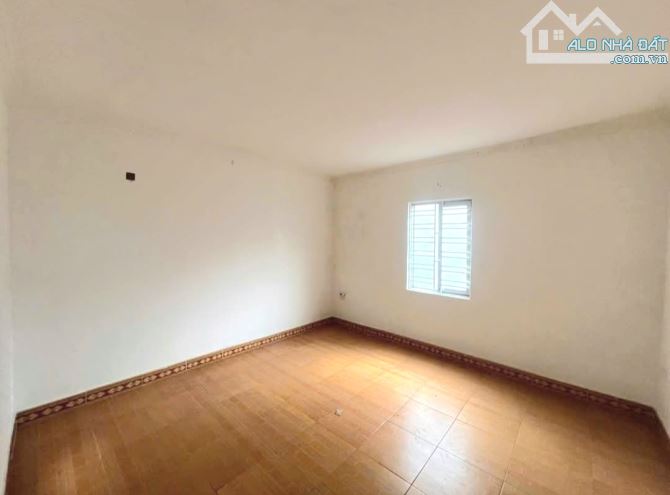 Bán nhà Miếu Hai Xã, Dư Hàng Kênh, Lê Chân, Hải Phòng. 3,5 tầng, 39m2, 3,05 tỷ. Ngang gần - 5