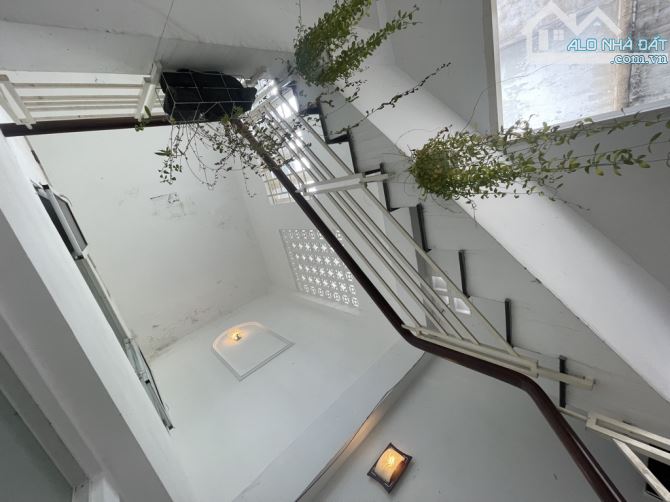 Quận 7 nhà 3 phòng ngủ cho thuê 13 triệu/tháng, 67m2, công nhận đủ, 5.x tỷ - 5