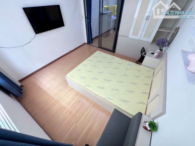CĂN HỘ TÁCH BẾP FULL NỘI THẤT CỬA SỔ NGAY QUẬN 1 - 6