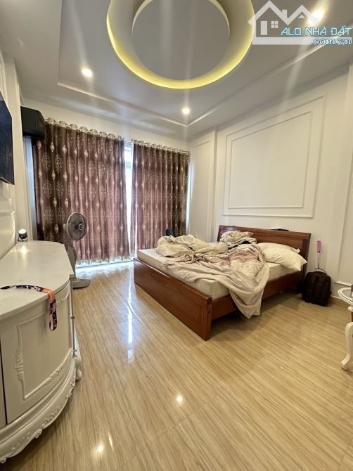 NHÀ 4 TẦNG NGUYỄN HỮU TIẾN - HẠ CHÀO 400TR CHỈ CÒN 8.9 TỶ- HẺM Ô TÔ - 6