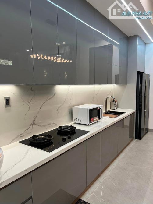 Hạ giá bán rẻ nhà nguyên căn đường Hồ Văn Cống, Bình Dương, nhàcó chỗ đậu xe hơi, giá 2tỷ2 - 6