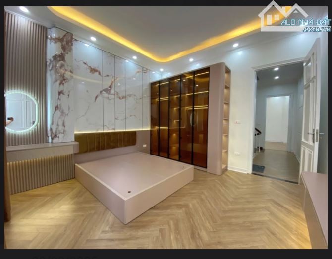 Cần bán nhà Nguyễn Khang 6tầng full nội thất. - 6