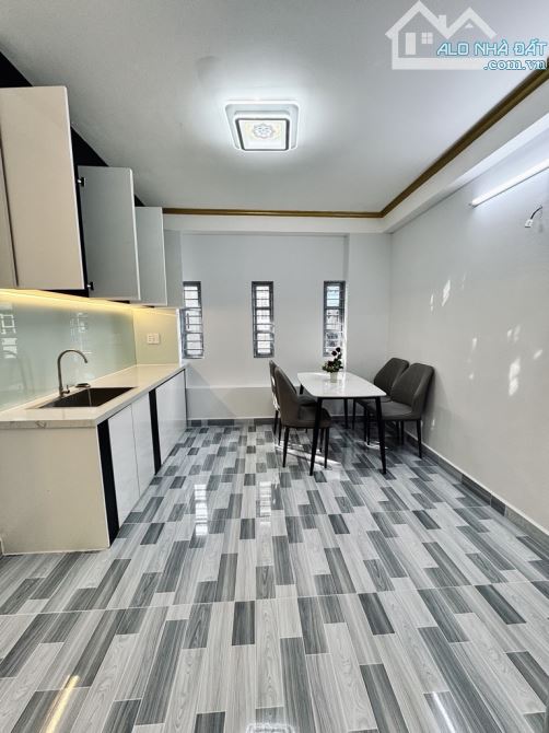 🏡H.àng tuyển Lạc Long Quân - 18m2 - 5 T.ầng - H.oàn công đủ , SHR vuông - MT h.ẻm 8m 🏡 - 6