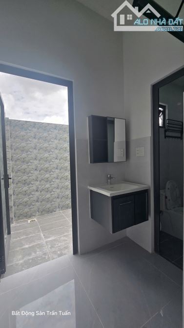 Nhà Đẹp mặt tiền đường Nhựa 12m, ngay Chợ, Trường, khu công nghiệp. Kề bên Cầu Lớn Hóc Môn - 6