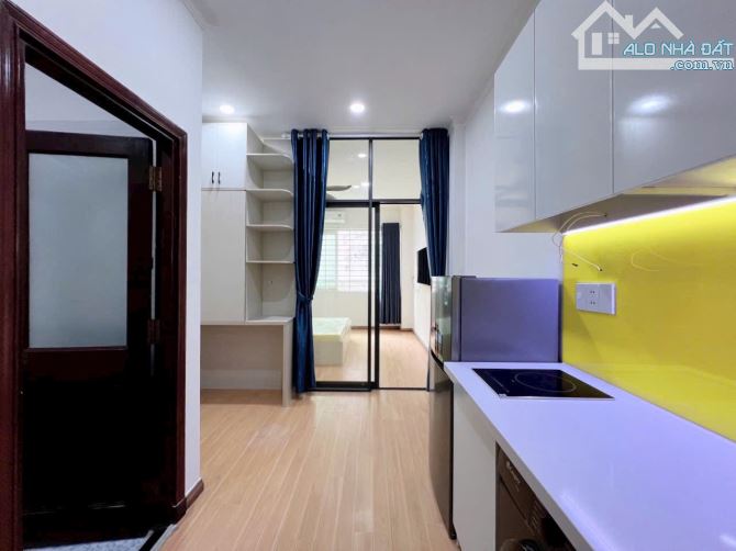 CĂN HỘ TÁCH BẾP FULL NỘI THẤT CỬA SỔ NGAY QUẬN 1 - 7