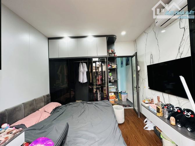 Bán nhà Phố Thái Thịnh - 46m2, 5 tầng- Nhà đẹp, Ngõ rộng, ô tô 5 tạ đỗ cổng - Hai thoáng - 7