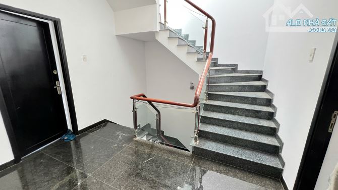 - Nhà cách MT Lê Văn Lương 50m, 4 tầng, đường trãi nhựa 9m - 7