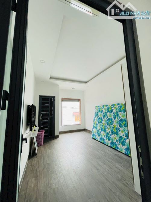 BÁN NHÀ ĐẸP 3 TẤM Q4 VỊ TRÍ 1/ SÁT MT GIÁ 5 TỈ NHĨNH DT 3,5*15 DÂN CƯ GIÁP Q1 HÀNG HIẾM - 7