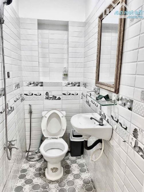 Nhà 3 tầng, 4PN, 3WC - 32m2 ( 4.25 x 8 ) dọn vào ở ngay. - 8
