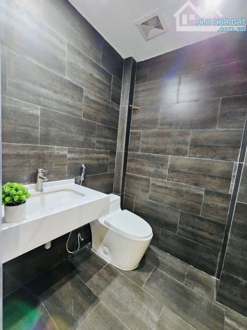 🏡 CCMN 15,8 ti -  85M2 x 7 TẦNG THANG MÁY - 16 PHÒNG KHÉP KÍN FULL NỘI THẤT - 8