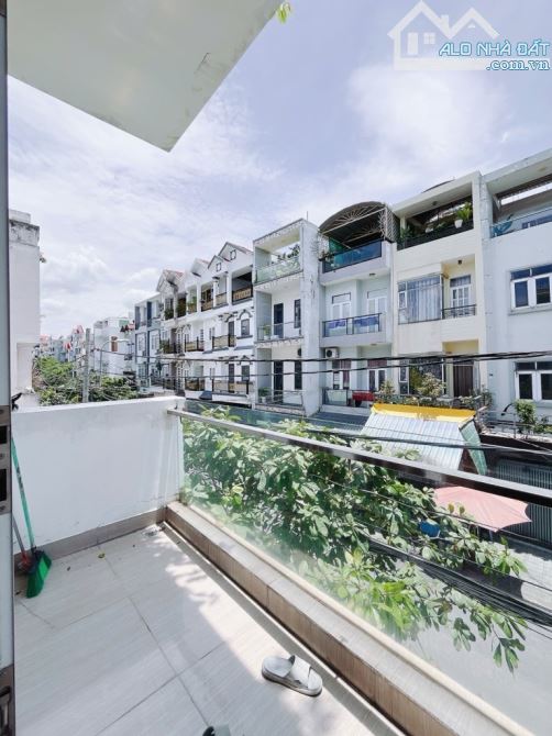 Bán nhà MT KINH DOANH , HUỲNH THỊ ĐỒNG ,NB , 3 TẦNG , đường 10m - 8