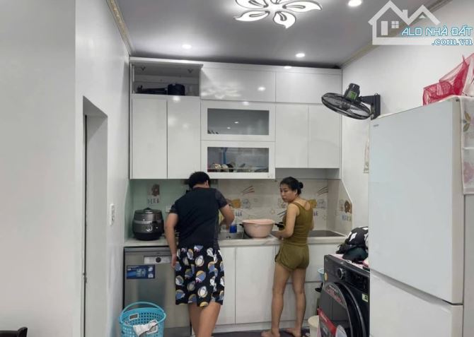 BÁN CĂN HỘ TẬP THỂ NGUYỄN NGỌC DOÃN ,ĐÔNG ĐA.CĂN HỘ TẦNG 4,CĂN GÓC 2 MẶT THOÁNG ,DT 100M2; - 8